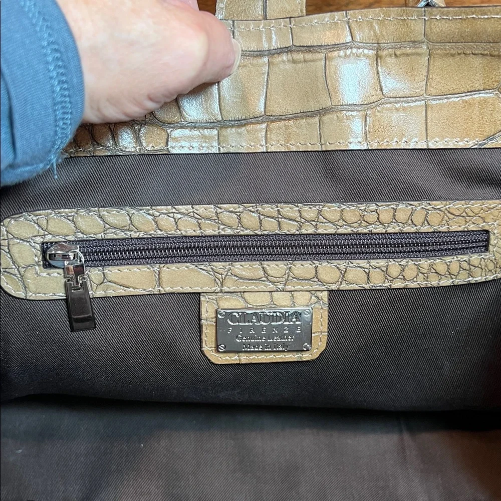 NWT Claudia Firenze Croc Embossed Leather two way carry satchel, crossbody, tote - Picture 16 of 17